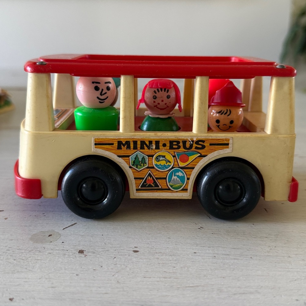 Fisher-Price 1969 Vintage Mini Bus Toy 5 Wooden Little People Toy Figures - Picture 4 of 9